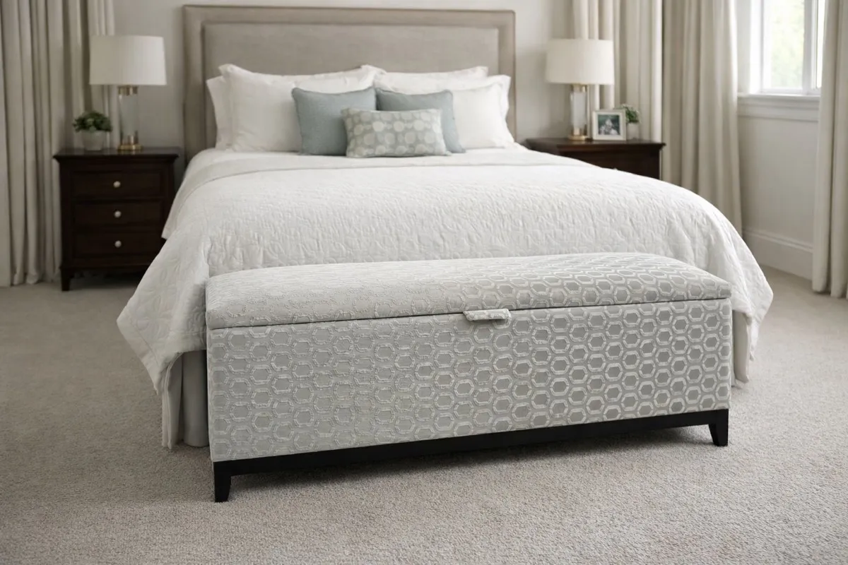 Nicola storage ottoman